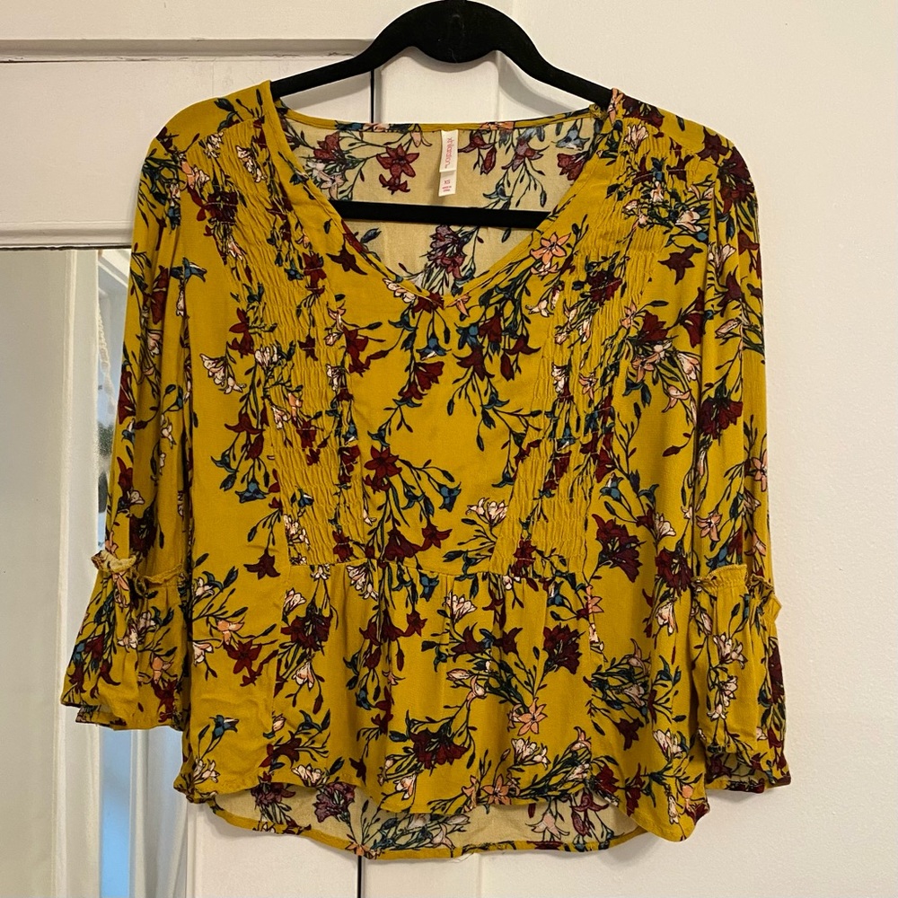Xhilaration XS Yellow Floral Top